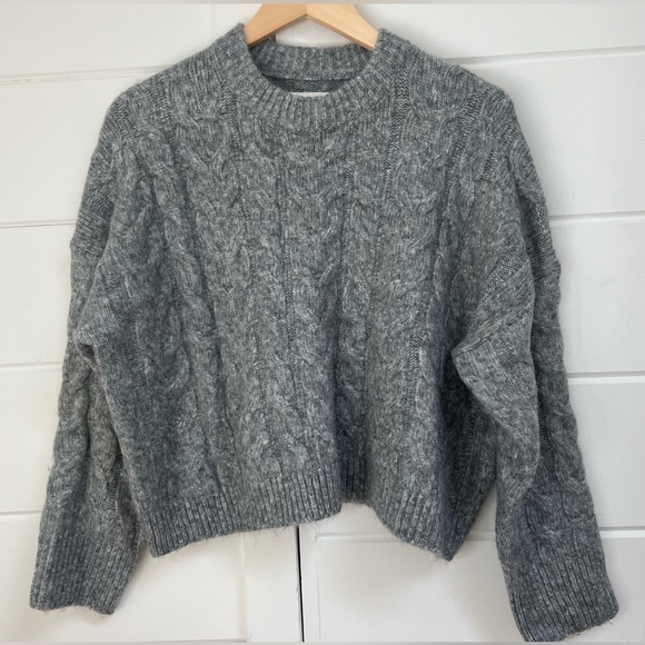 Abercrombie & Fitch - Gray Cropped Sweater - Picture 1 of 4